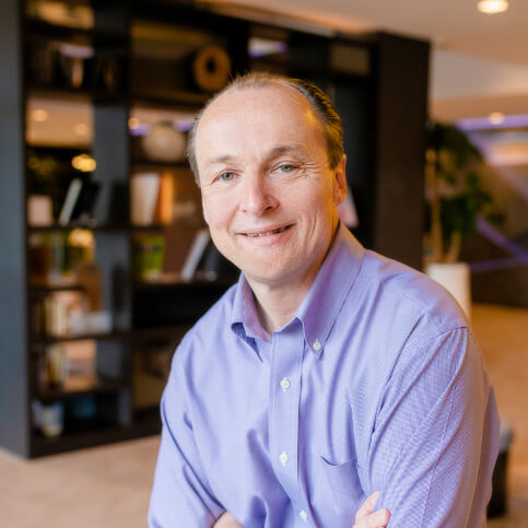 Headshot of Steve Cummins, a Marketing Consultant and Fractional CMO